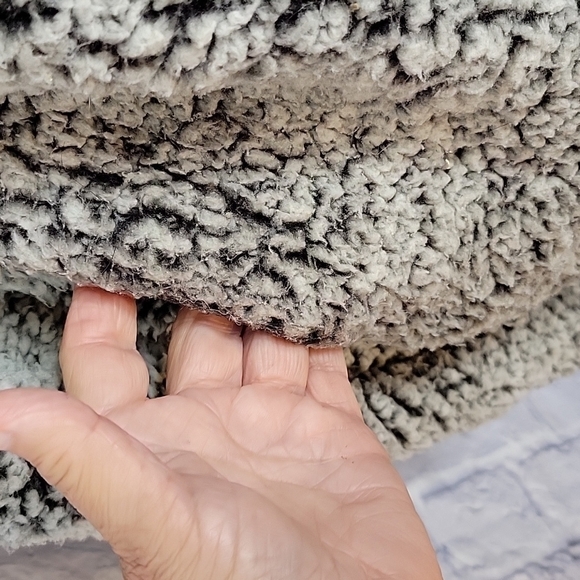 THREAD AND SUPPLY Charcoal Fleece Pullover Sweater Medium - Picture 3 of 7